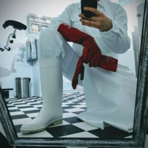 Metzgerin und Gummistiefel