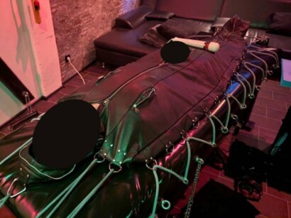 Thumbnail-Fesselsack-Tom